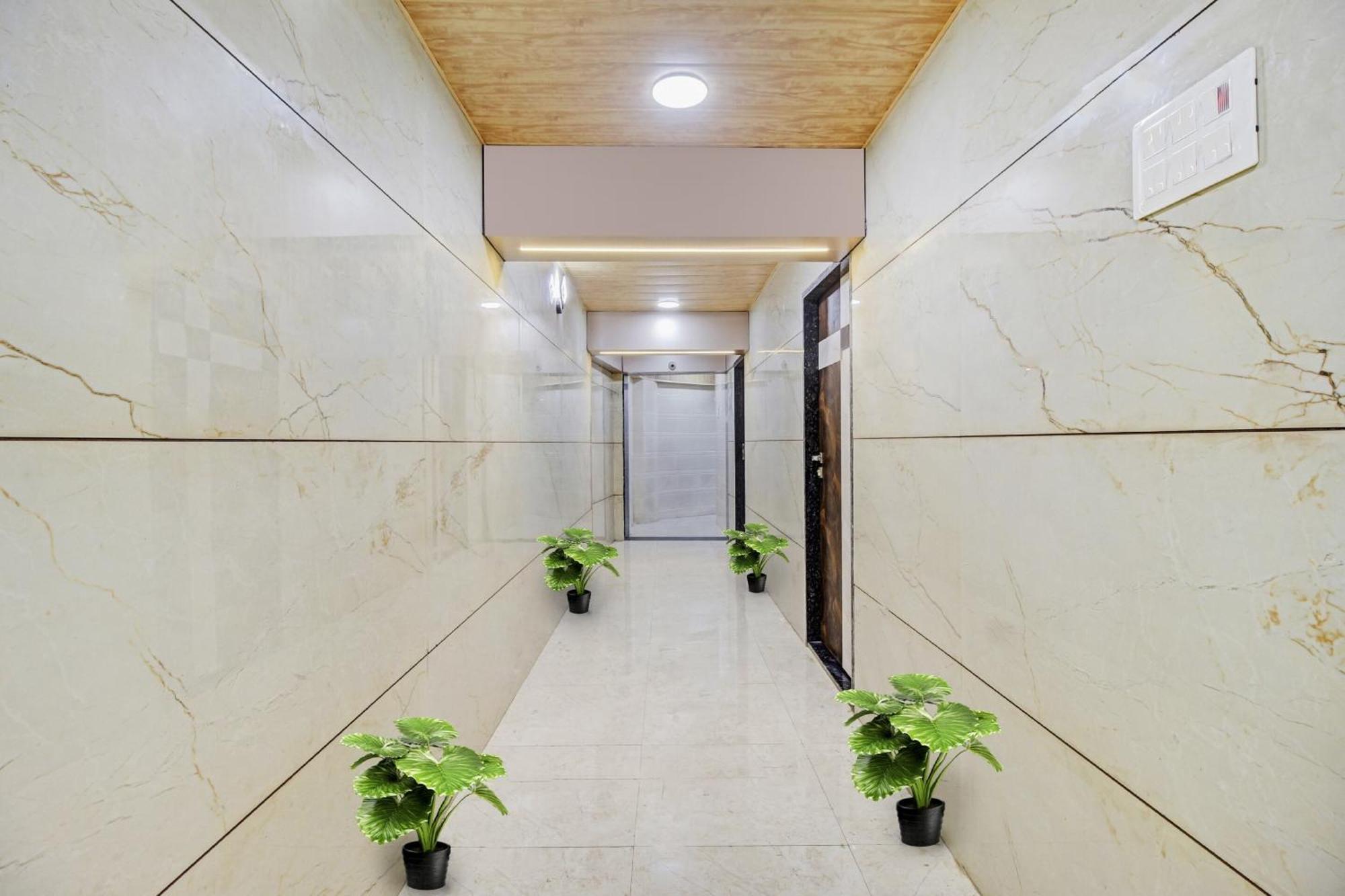 Hotel Ambedkar Kalyān Екстериор снимка