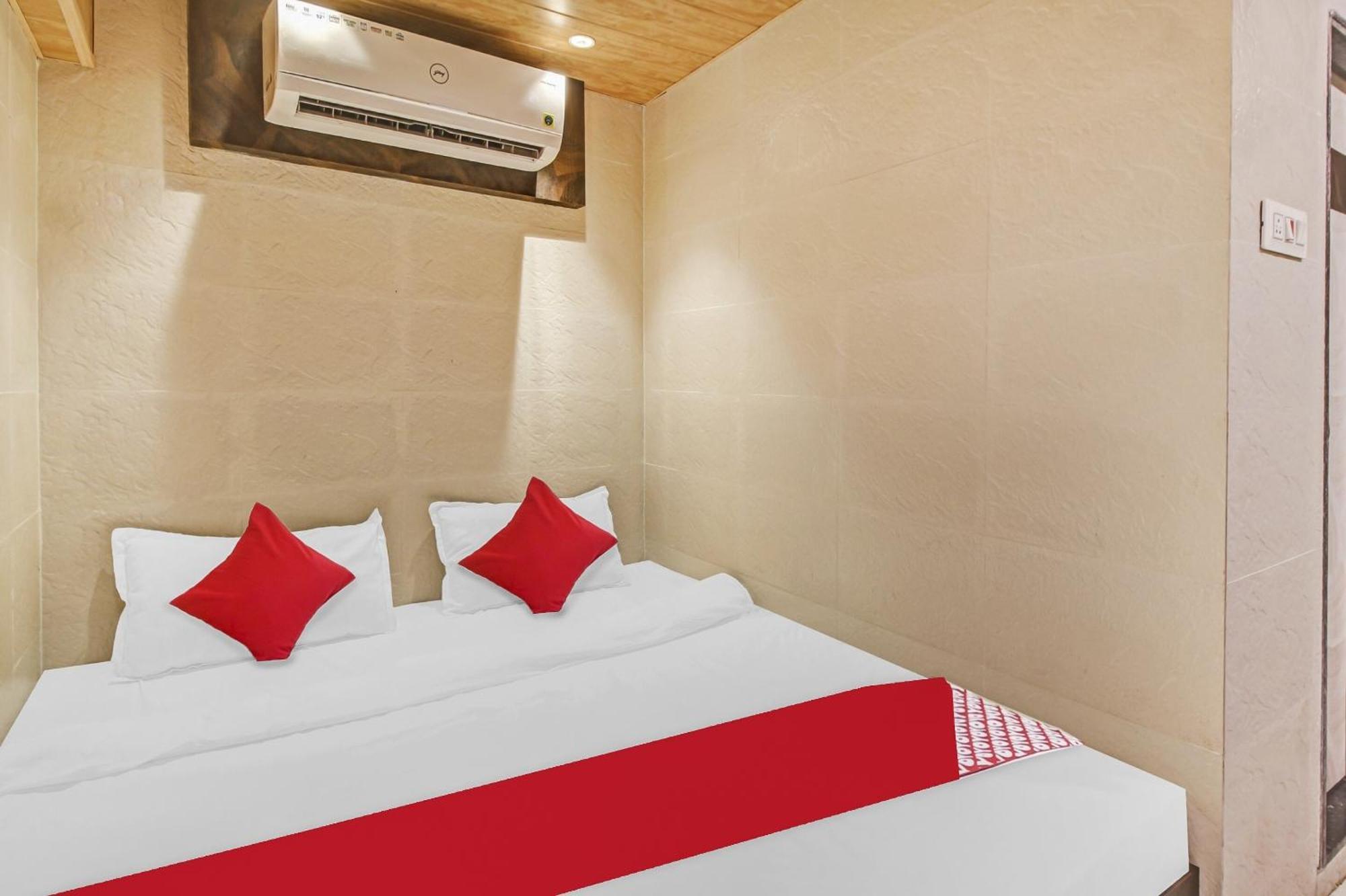 Hotel Ambedkar Kalyān Екстериор снимка