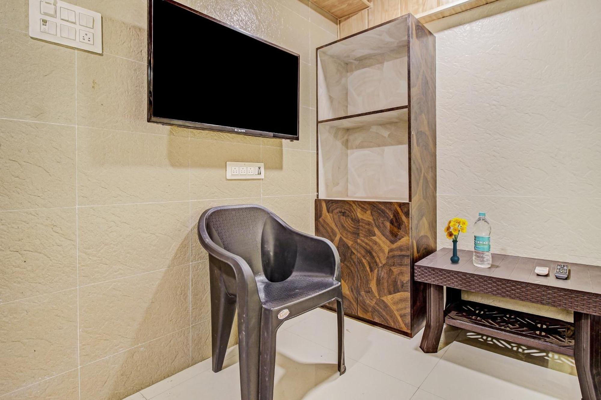 Hotel Ambedkar Kalyān Екстериор снимка