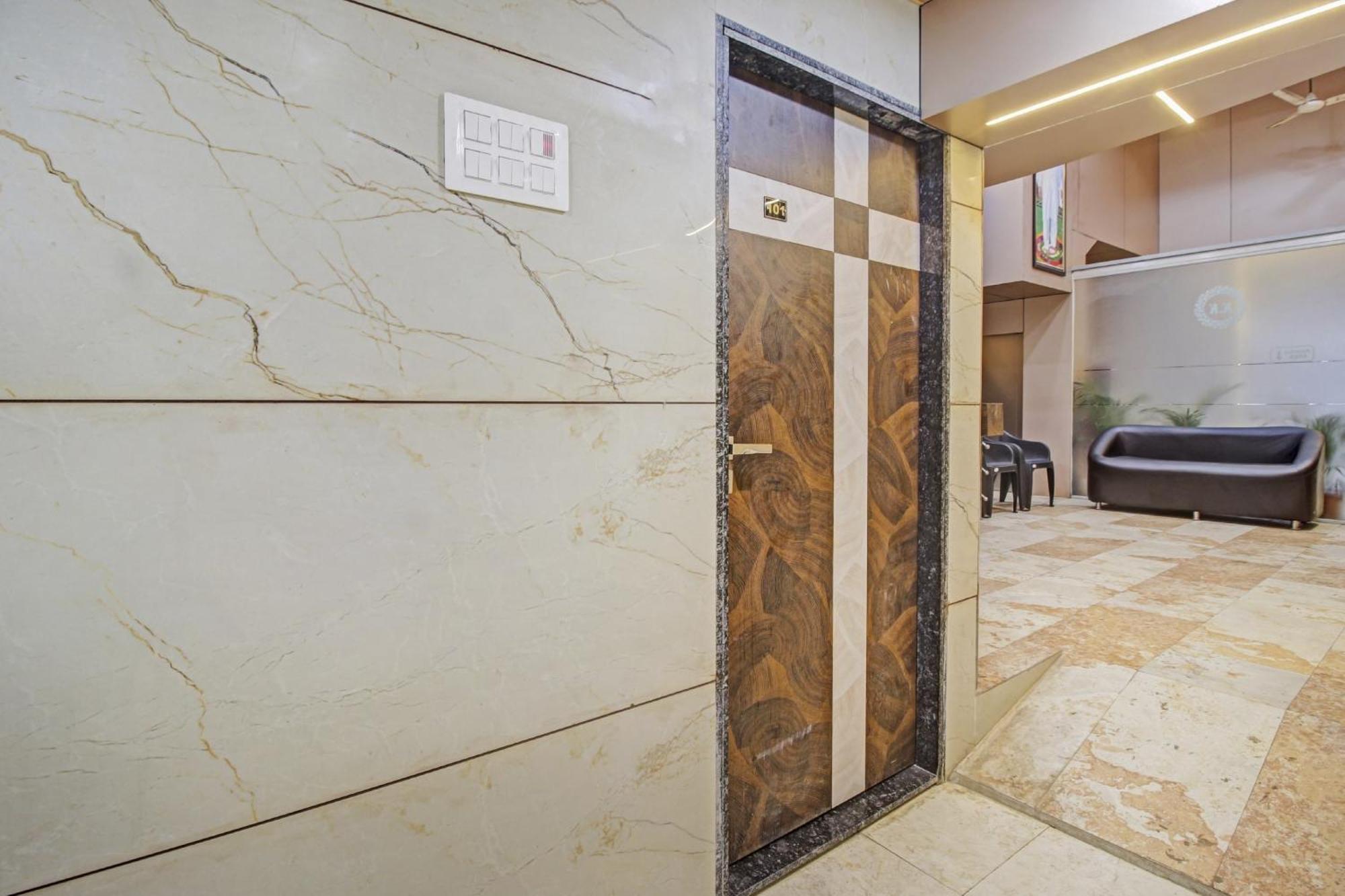 Hotel Ambedkar Kalyān Екстериор снимка