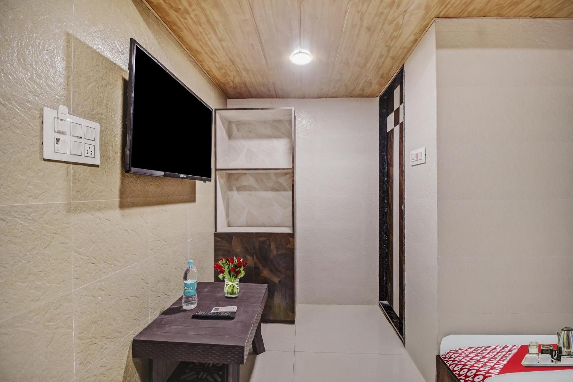 Hotel Ambedkar Kalyān Екстериор снимка